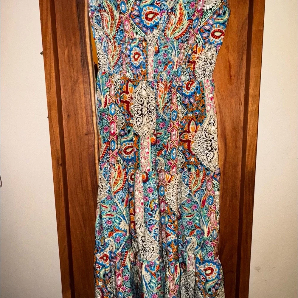 Boutique Women’s V-Neck Dress - Picture 3 of 6